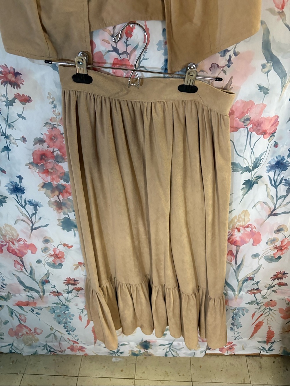 Vintage Beige Two-Piece Suede-Look Vest & Skirt Set - Picture 4 of 12
